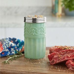 Rare - The Pioneer Woman timeless beauty jade
spice jar - 2.5 x 2.5 x 4.…
